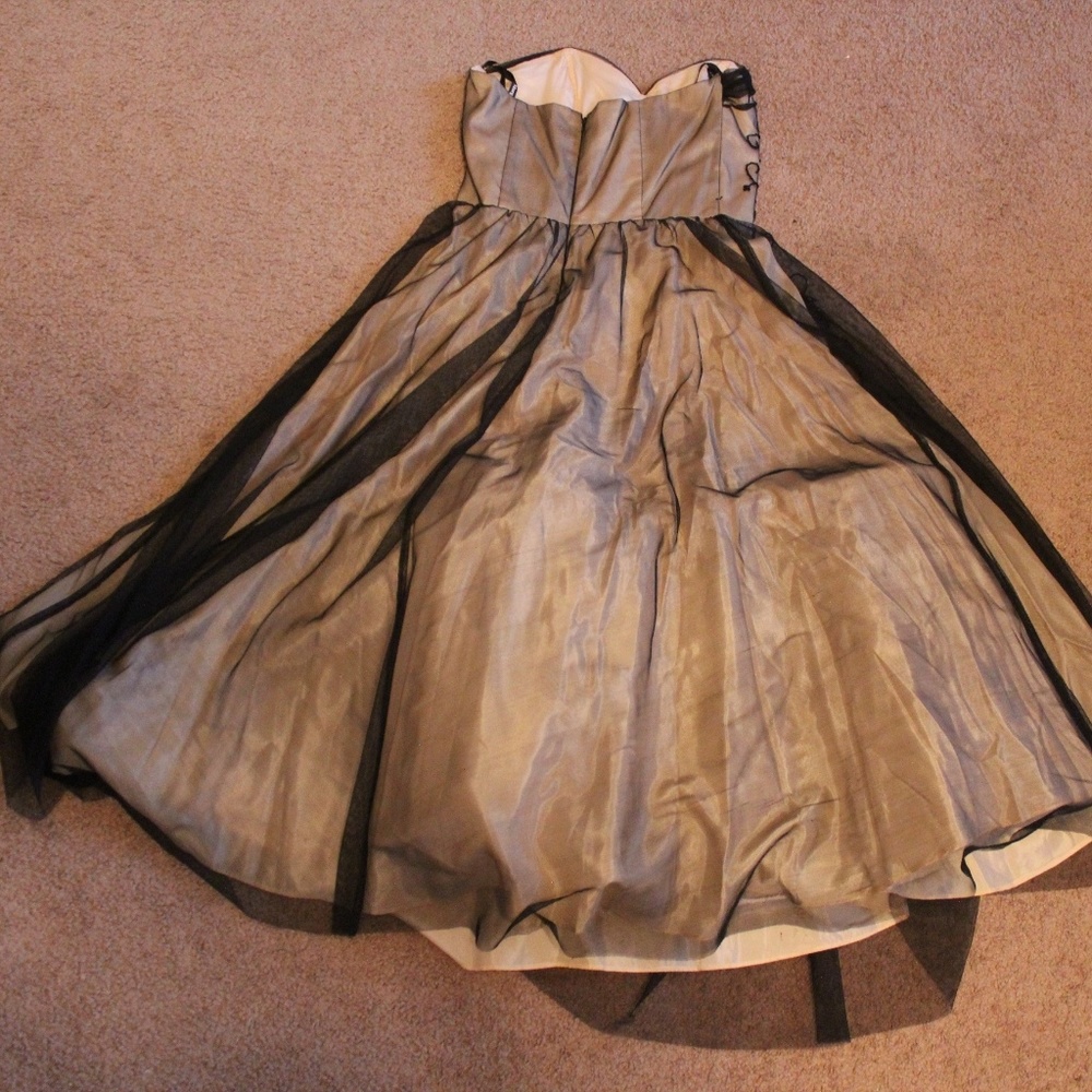Formal Dress - Picture 2 of 4